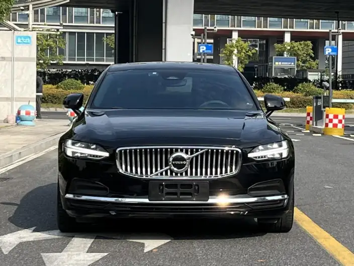 Volvo S90 2023 Model B5 Smart Range Deluxe Edition – фото 2