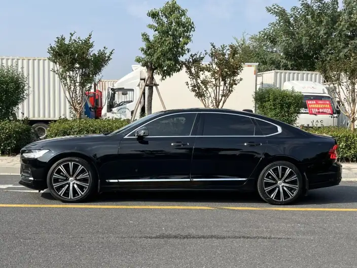 Volvo S90 2023 Model B5 Smart Range Deluxe Edition – фото 3