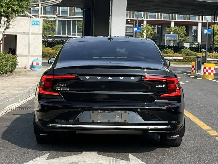 Volvo S90 2023 Model B5 Smart Range Deluxe Edition – фото 4