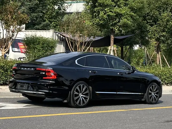 Volvo S90 2023 Model B5 Smart Range Deluxe Edition – фото 5