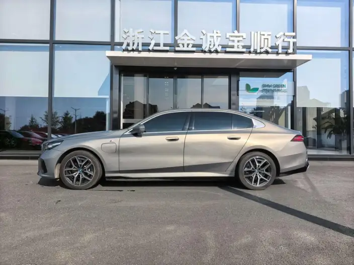 BMW i5 2024 Model eDrive35L Exclusive Model M Sports Set – фото 3