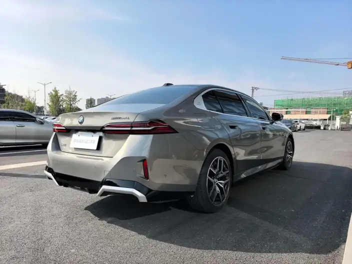 BMW i5 2024 Model eDrive35L Exclusive Model M Sports Set – фото 5
