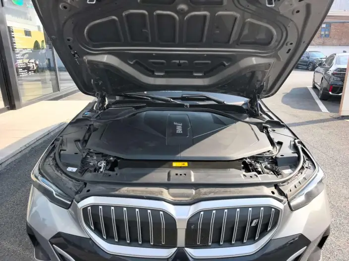 BMW i5 2024 Model eDrive35L Exclusive Model M Sports Set – фото 6