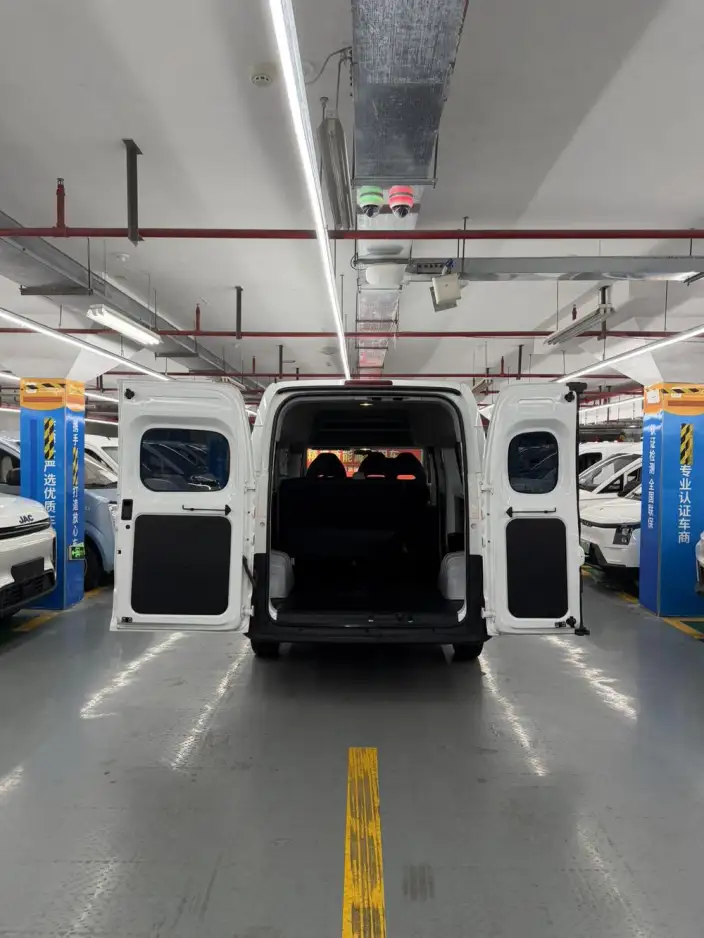 Maxus Dana V1 2025 Model V1+ Long axis High top Gran Edition 62kWh – фото 2
