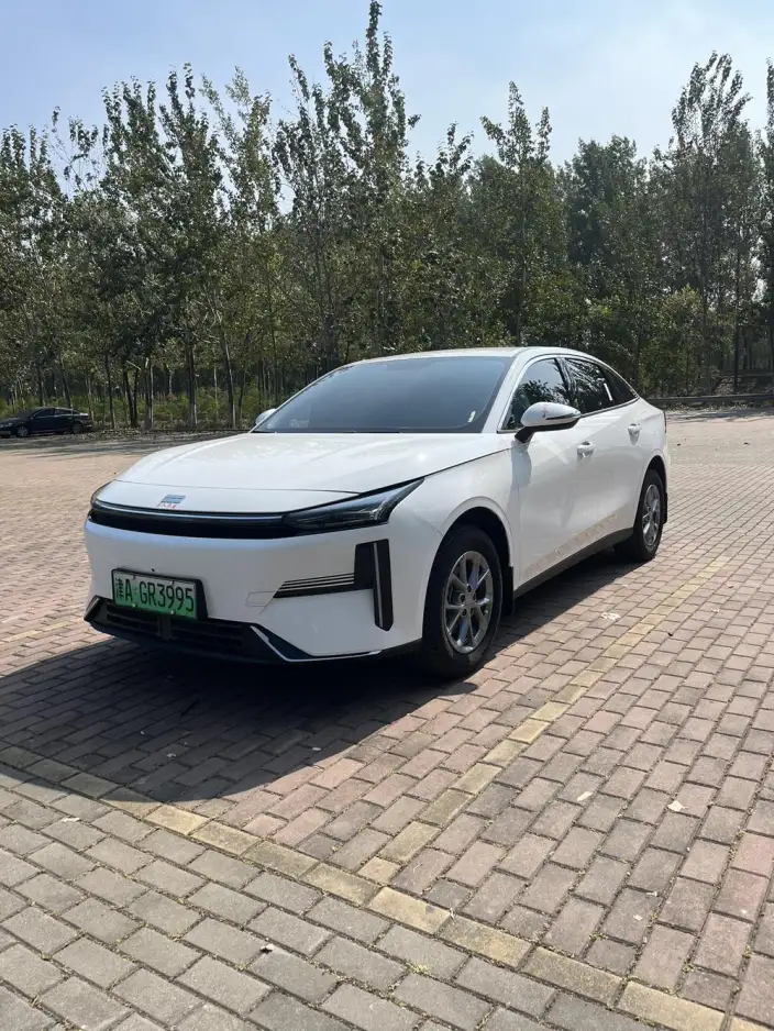 Geely Galaxy L6 2025 Model 1.5 EM-i DHT 60KM Voyage Edition