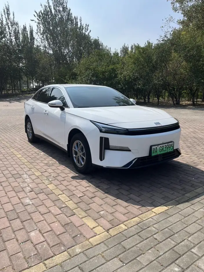Geely Galaxy L6 2025 Model 1.5 EM-i DHT 60KM Voyage Edition
