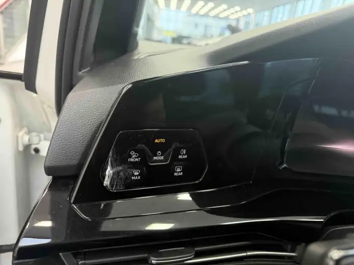 Volkswagen Golf 2023 Model 280TSI DSG R-Line Lite – фото 10