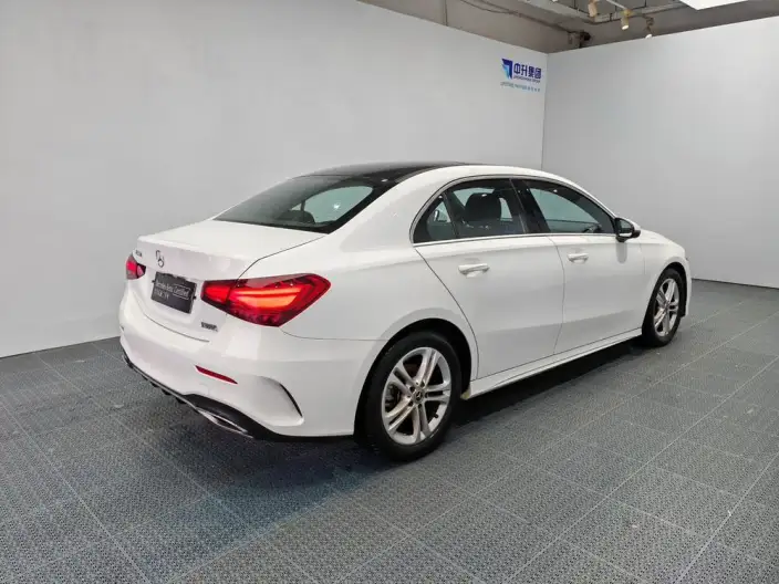 Mercedes-Benz A-class 2023 Model A 180 L Sports sedan – фото 7