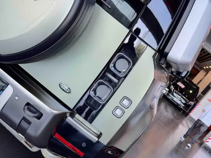 Land Rover Defender 2022 Model 110 X P400 – фото 7