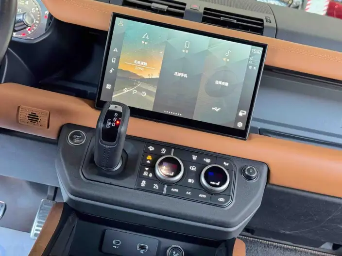 Land Rover Defender 2022 Model 110 X P400 – фото 10