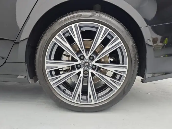 Audi A6L 2024 Model 55 TFSI quattro Exclusive Dynamic Model – фото 9