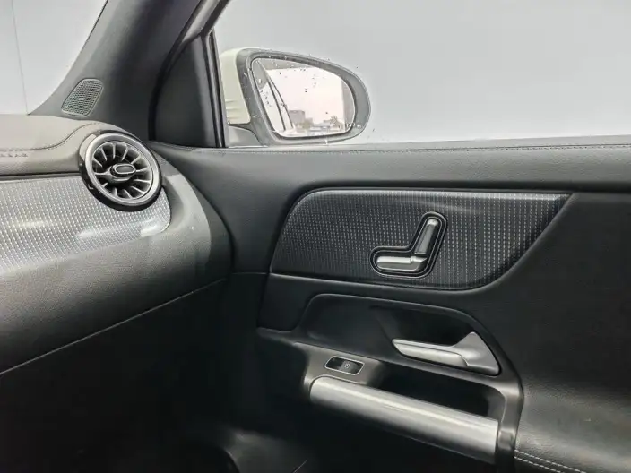Mercedes-Benz GLA 2023 Model GLA 220 – фото 10