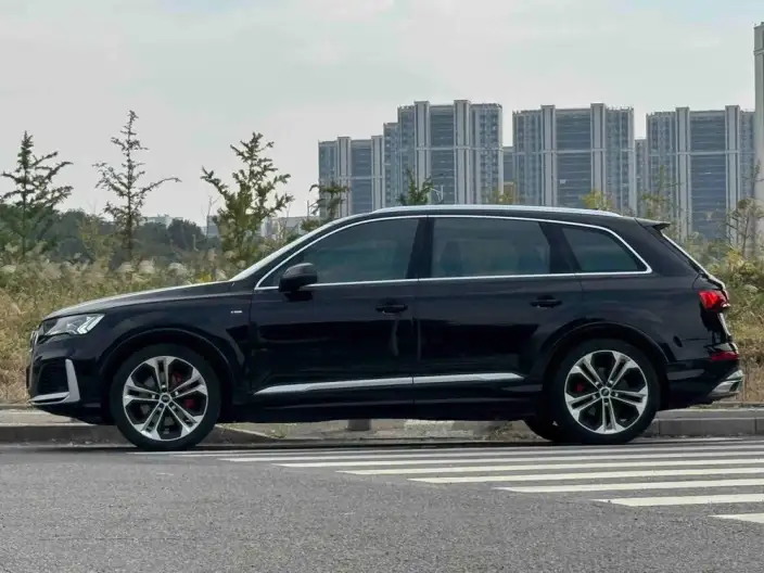 Audi Q7 2023 Model 55 TFSI quattro S line Noble Model – фото 3