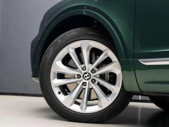 Bentayga 2025 Model 4.0T V8 Long wheelbase Edition – фото 7