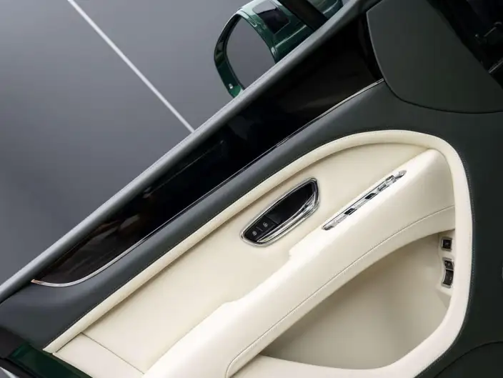 Bentayga 2025 Model 4.0T V8 Long wheelbase Edition – фото 9