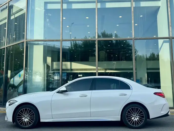 Mercedes-Benz C-Class 2026 Model C 260 L Sports sedan Classic Edition – фото 3