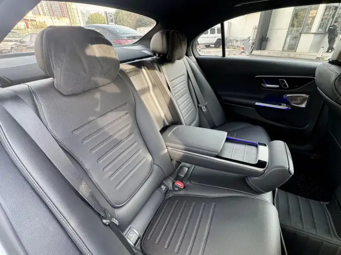 Mercedes-Benz C-Class 2026 Model C 260 L Sports sedan Classic Edition – фото 10