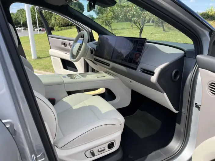 Li Auto i6 2025 Model 4WD Standard Edition – фото 9
