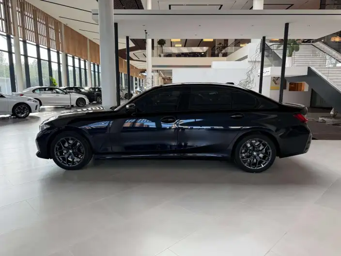 BMW 3 Series 2025 Model 330Li M Sports Night Set – фото 3