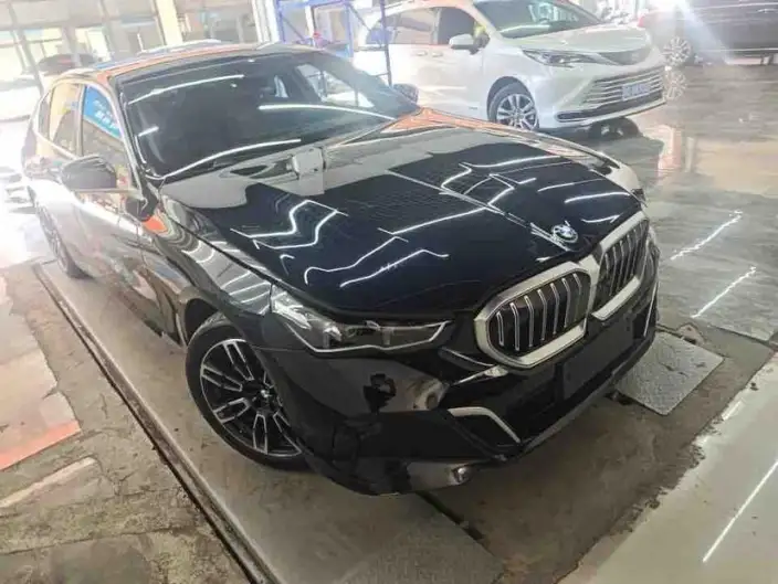 BMW 5 Series 2024 Model 525Li M Sports Set – фото 2