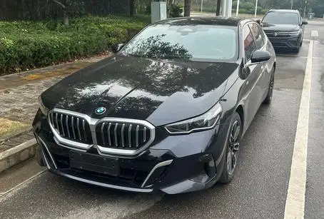 BMW 5 Series 2024 Model 525Li M Sports Set – фото 10