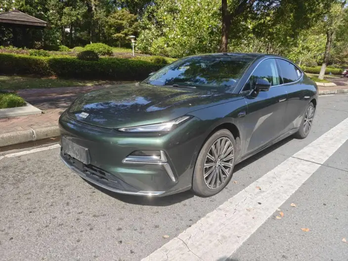 Geely Galaxy E8 PHEV 2025 Model 130km EM-i Premium Edition