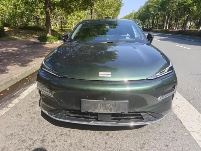 Geely Galaxy E8 PHEV 2025 Model 130km EM-i Premium Edition