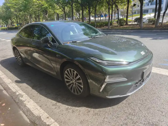 Geely Galaxy E8 PHEV 2025 Model 130km EM-i Premium Edition