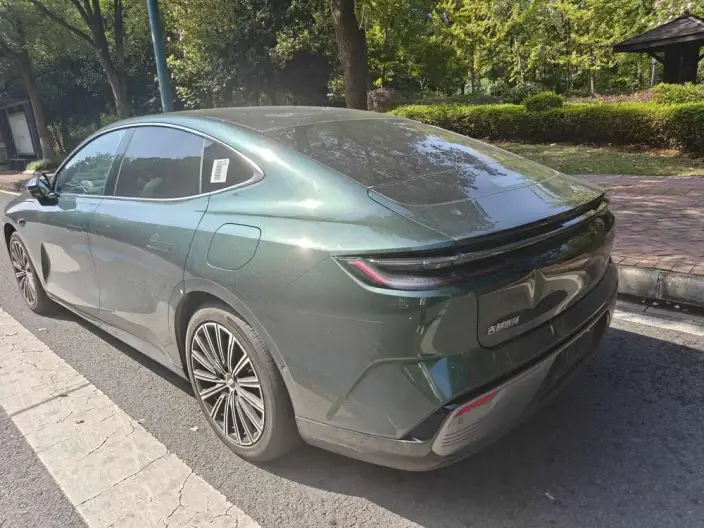 Geely Galaxy E8 PHEV 2025 Model 130km EM-i Premium Edition