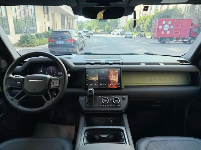 Land Rover Defender 2023 Model Facelift 90 3.0T P400 XS – фото 10