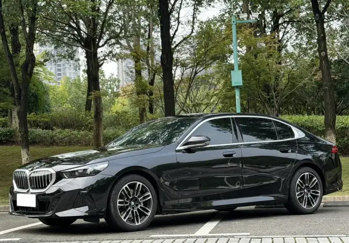 BMW 5 Series 2026 Model 530Li Leading Model M Sports Set – фото 1