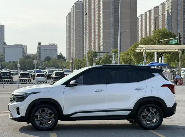 Kia Seltos 2023 Model 1.5L IVT Deluxe Edition – фото 4
