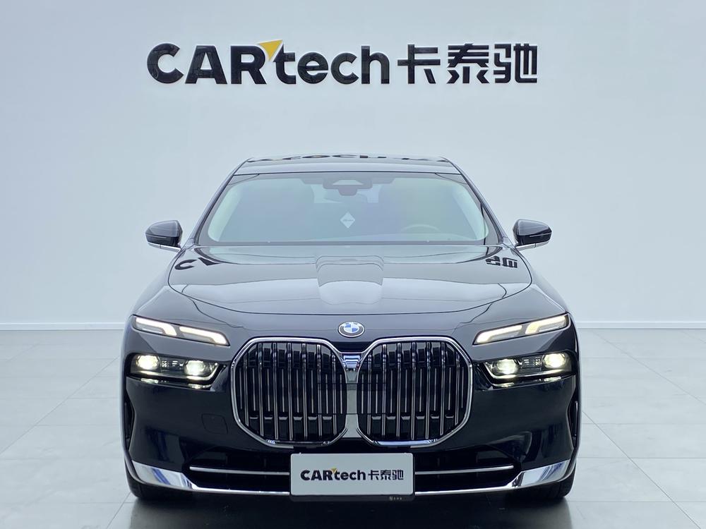 BMW 7 Series 2023 735Li Luxury Package – фото 2
