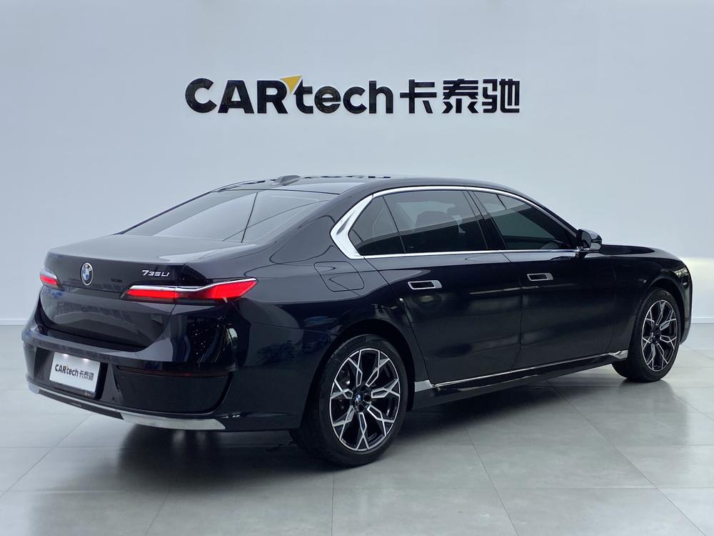 BMW 7 Series 2023 735Li Luxury Package – фото 4