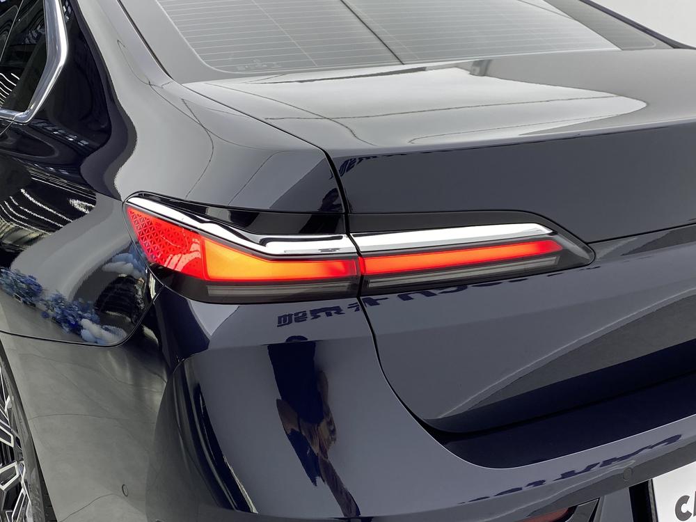 BMW 7 Series 2023 735Li Luxury Package – фото 8