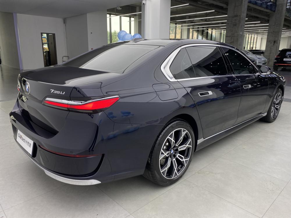 BMW 7 Series 2023 735Li Luxury Package – фото 9