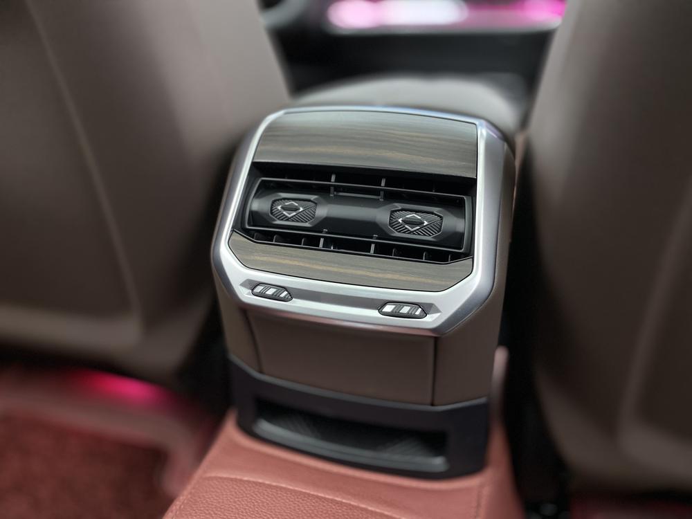 BMW 7 Series 2023 735Li Luxury Package – фото 16