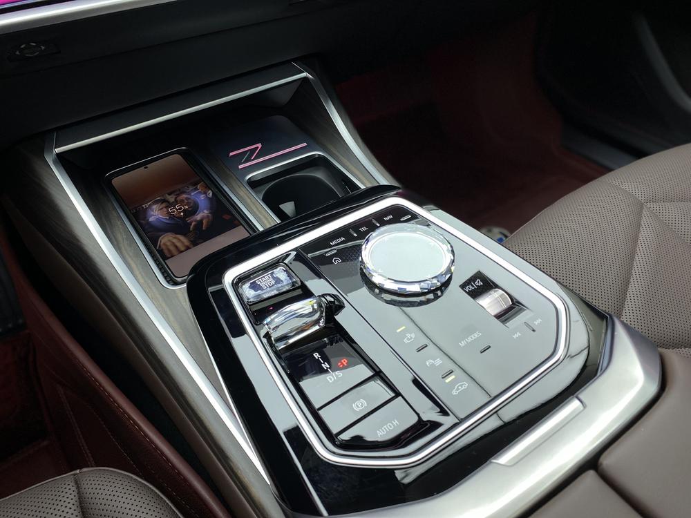 BMW 7 Series 2023 735Li Luxury Package – фото 26