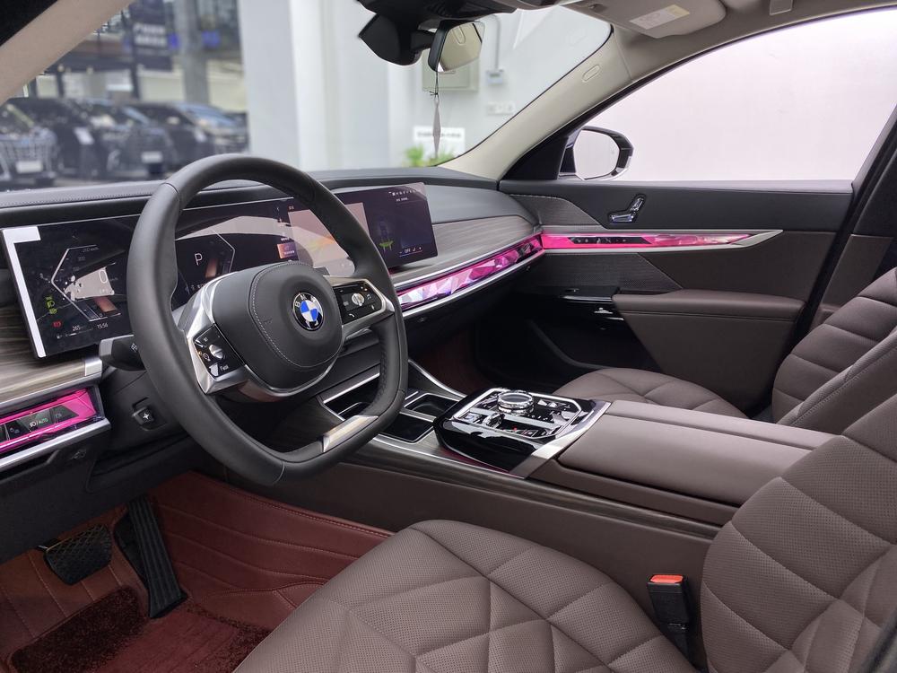 BMW 7 Series 2023 735Li Luxury Package – фото 27