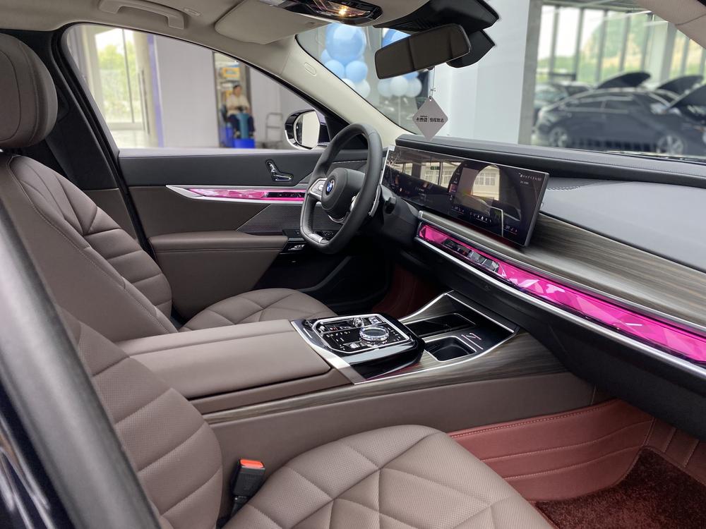 BMW 7 Series 2023 735Li Luxury Package – фото 30