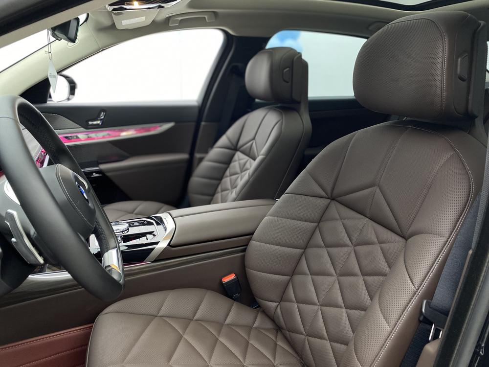 BMW 7 Series 2023 735Li Luxury Package – фото 31
