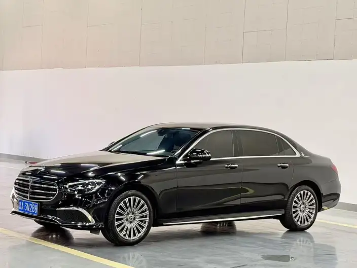 Mercedes-Benz E-Class 2023 Model E 300 L Fashion Model sedan – фото 1