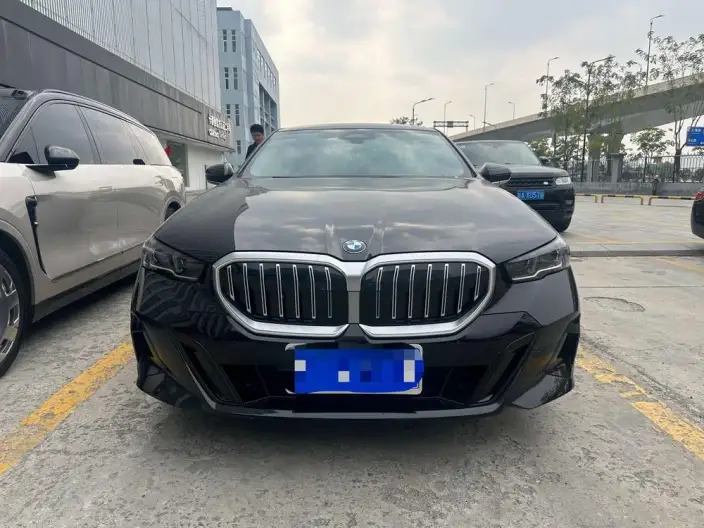 BMW 5 Series 2026 Model 530Li Leading Model M Sports Set – фото 2