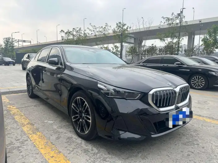 BMW 5 Series 2026 Model 530Li Leading Model M Sports Set – фото 3