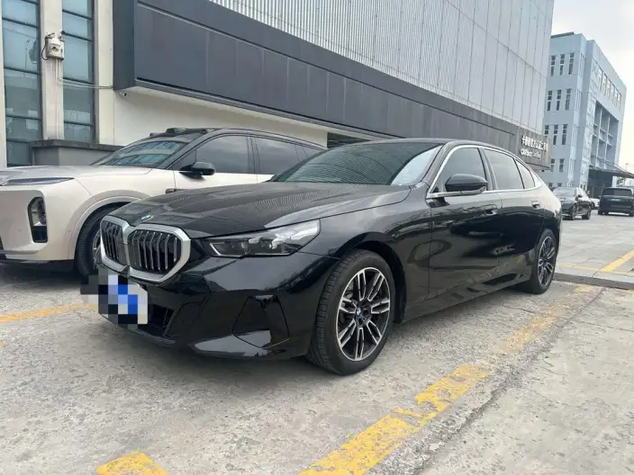 BMW 5 Series 2026 Model 530Li Leading Model M Sports Set – фото 10