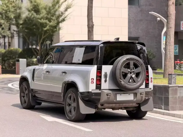 Land Rover Defender 2023 Model 110 3.0T P400 X-Dynamic HSE – фото 5