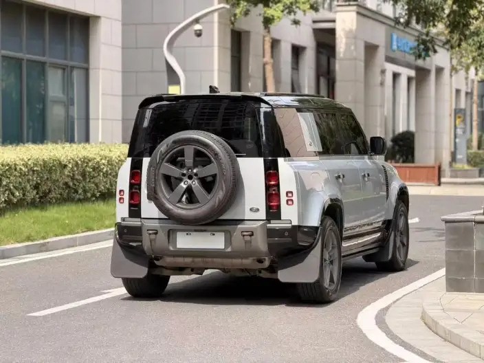 Land Rover Defender 2023 Model 110 3.0T P400 X-Dynamic HSE – фото 7
