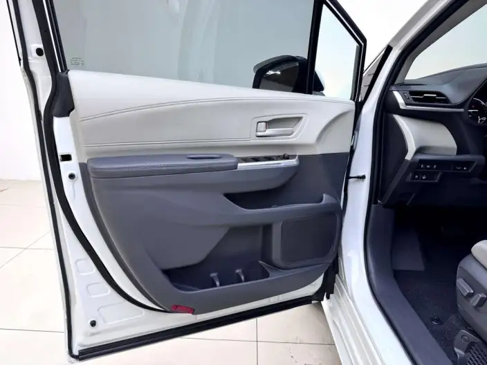 Toyota Sienna 2023 Model Hybrid 2.5L Comfort Edition – фото 9