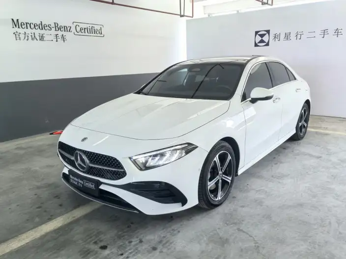 Mercedes-Benz A-class 2023 Model A 200 L Sports sedan Fashion Edition – фото 1