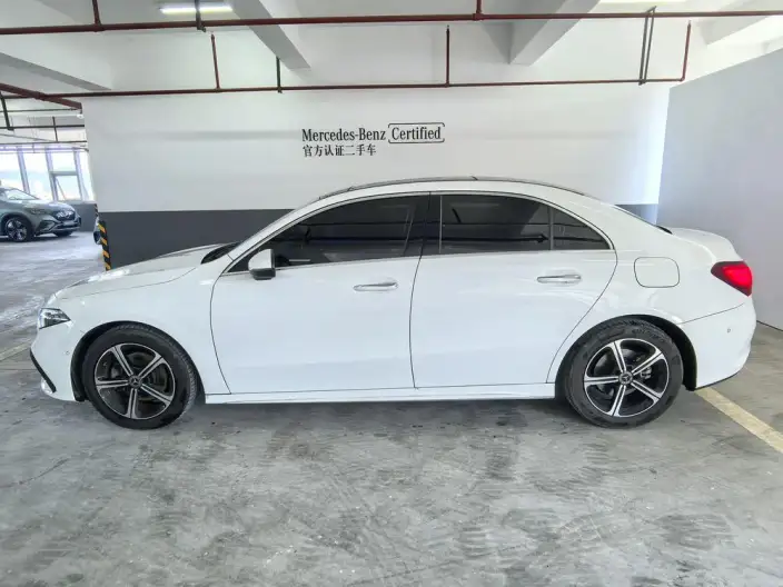 Mercedes-Benz A-class 2023 Model A 200 L Sports sedan Fashion Edition – фото 3